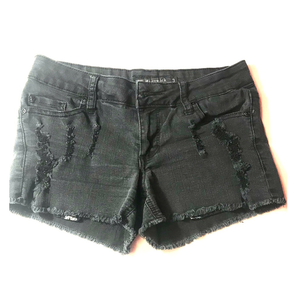 Super cute Edgy black distressed shorts
